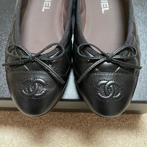 CHANEL NEW! Black Quilted Leather Bow Ballet Flats 37C sz 6-7.